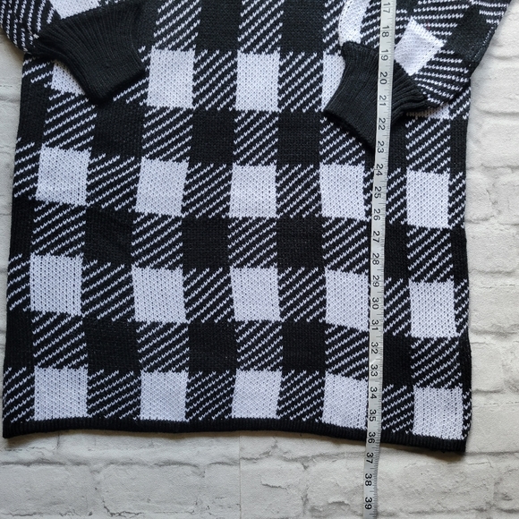 Black And White Oversized Buffalo plaid sweater dress size small - Picture 5 of 7